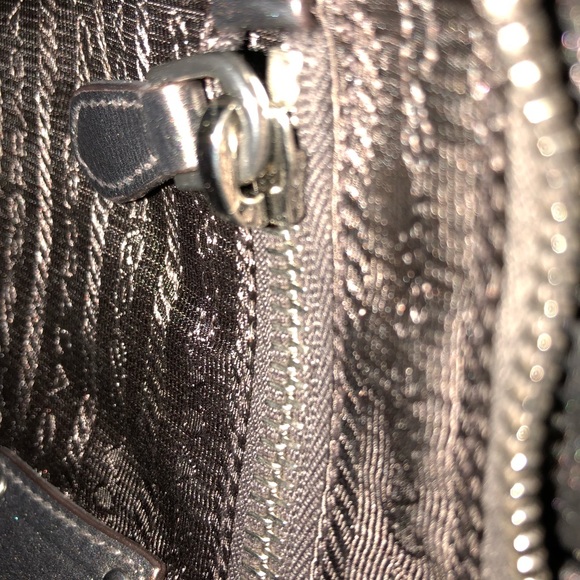 Authentic Prada leather clutch - Picture 3 of 4